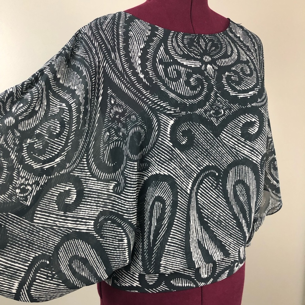 ALFANI top Black & White Blouson Small